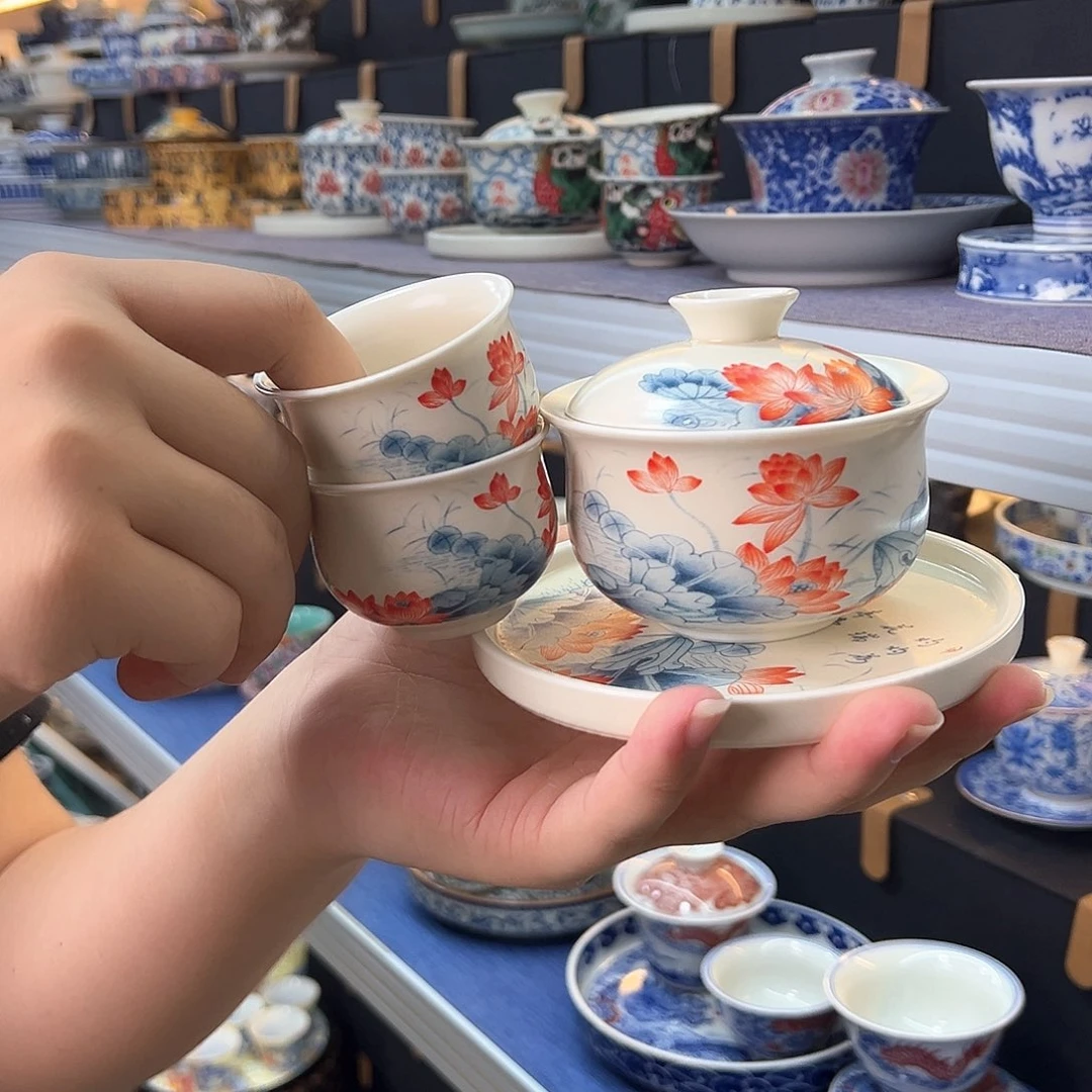 盖碗里的水煮开后放入