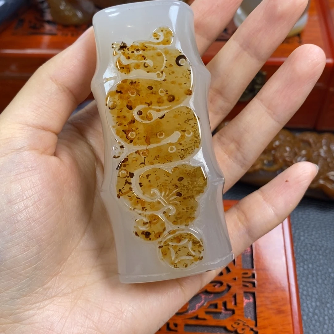臣***岸未镶嵌摆件玛瑙/玉髓