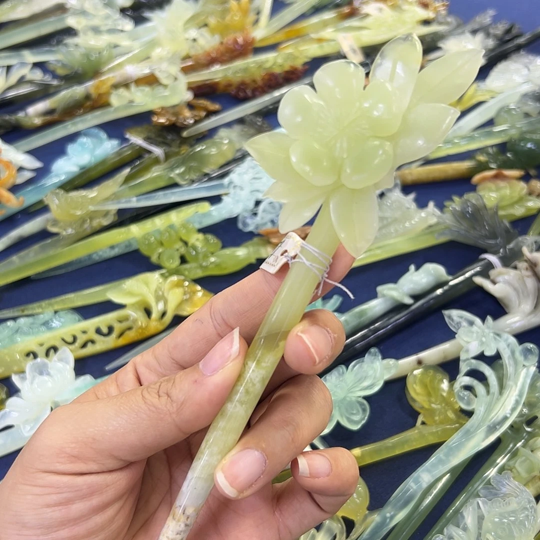 蛇纹石玉未镶嵌桃花