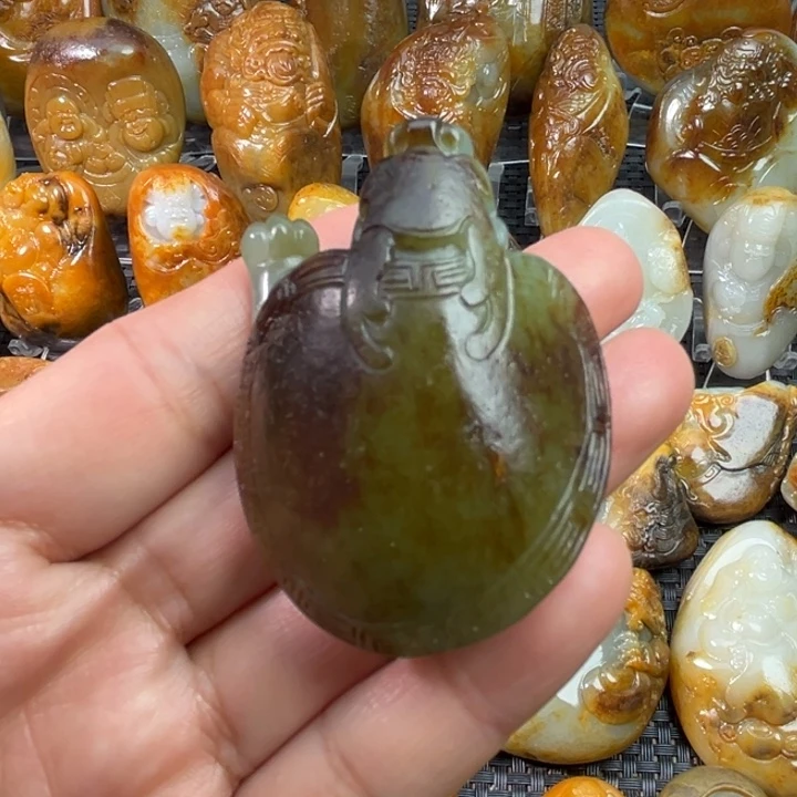 和田玉未镶嵌把件