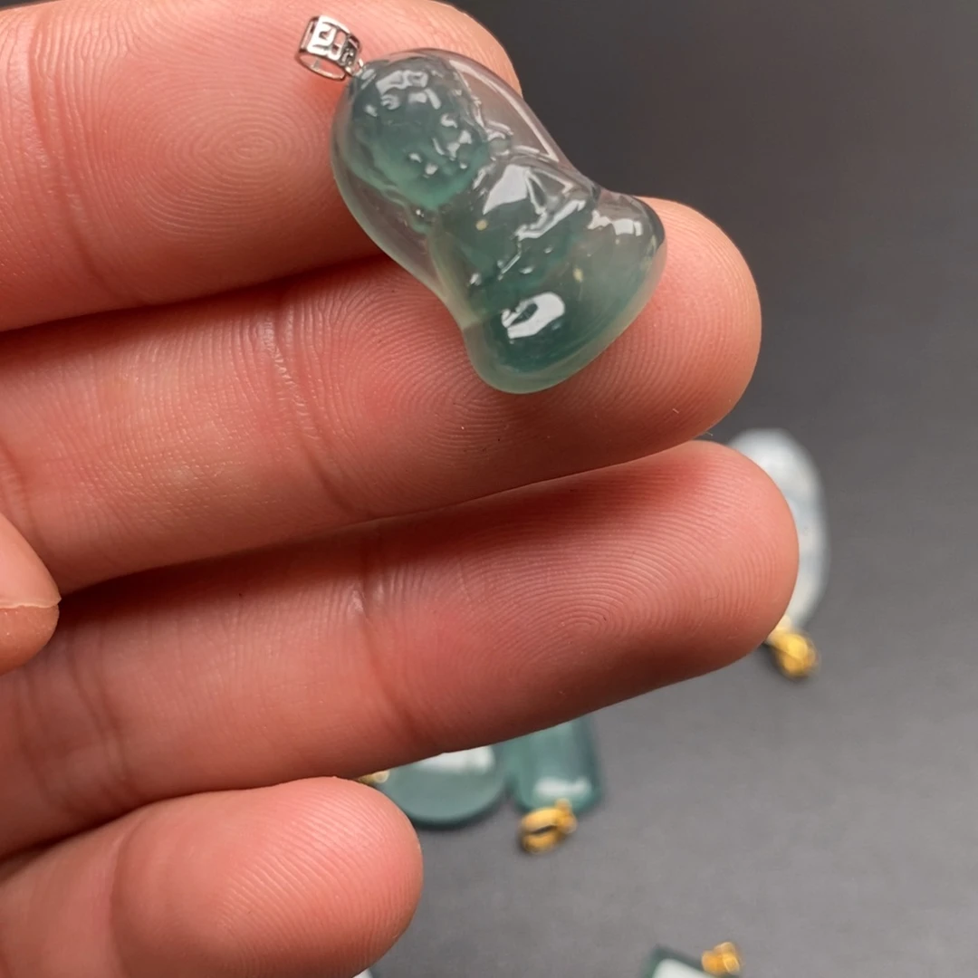 颈饰18K金镶嵌翡翠