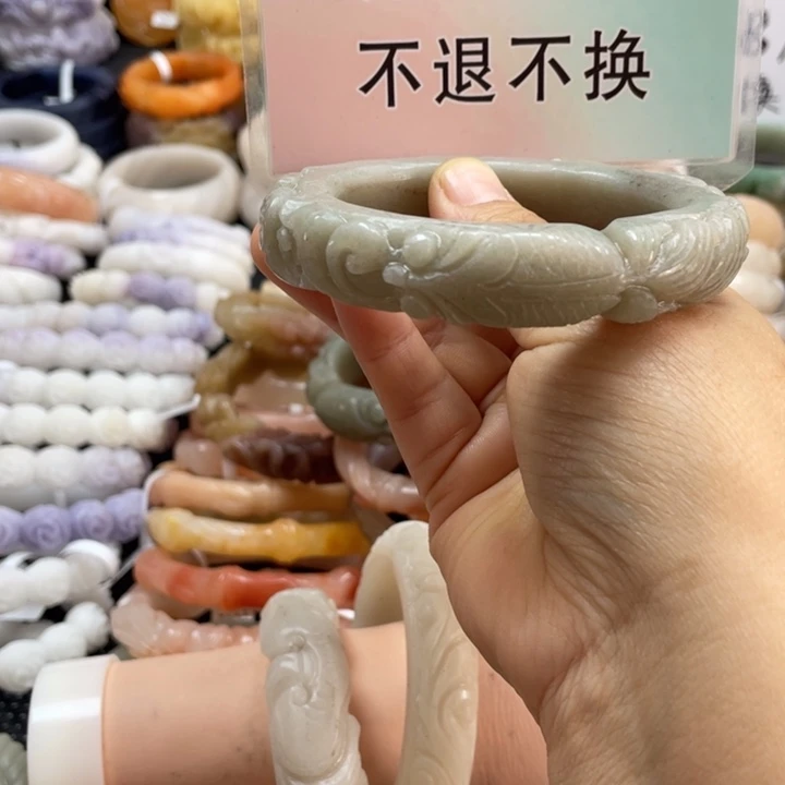 懒****石英质玉未镶嵌手镯