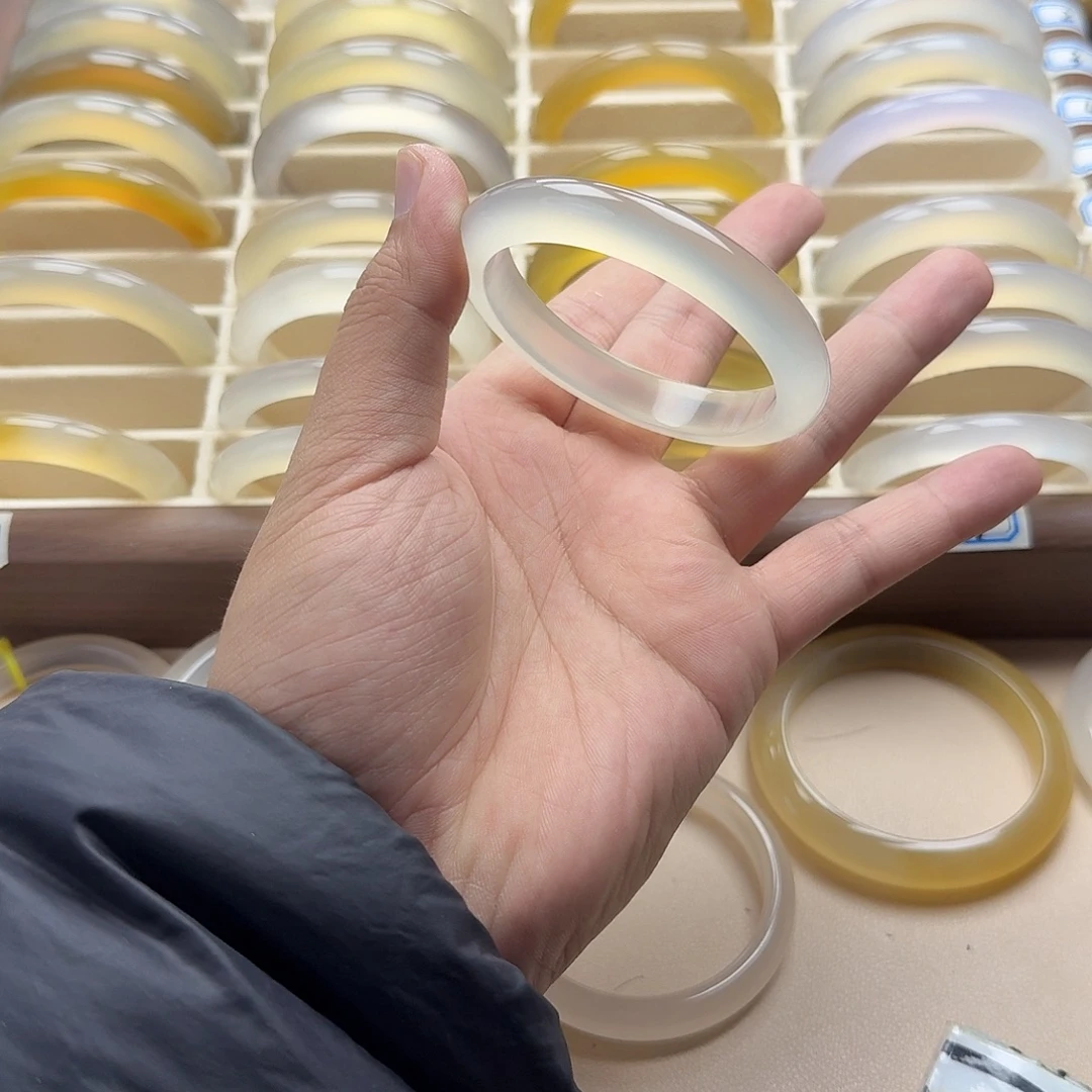 玛瑙/玉髓未镶嵌手镯56.8圈口