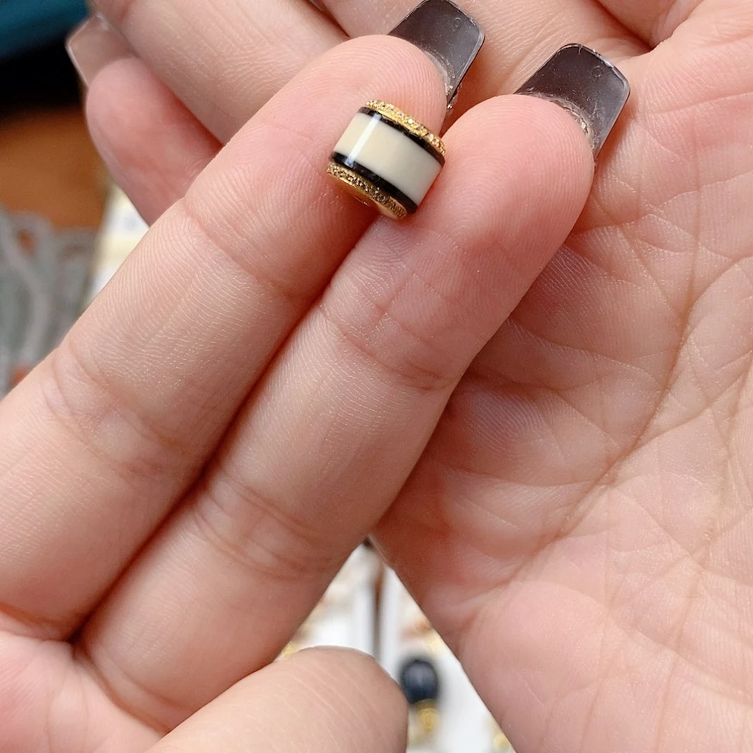 玛瑙/玉髓剁珠8.5×7.818K金镶嵌
