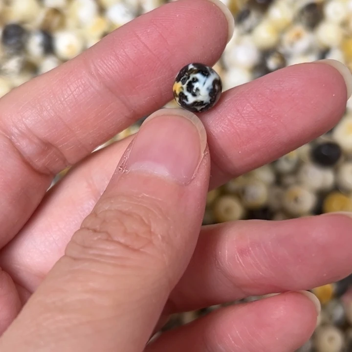 蜜蜡未镶嵌裸石8.3mm一个
