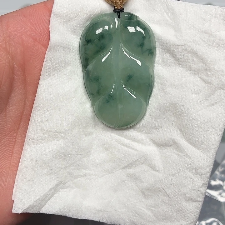 翡翠未镶嵌颈饰飘花大叶子