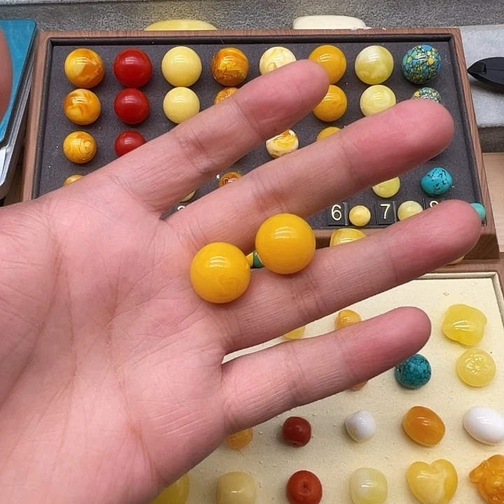 琥珀未镶嵌裸石鸡油黄单珠