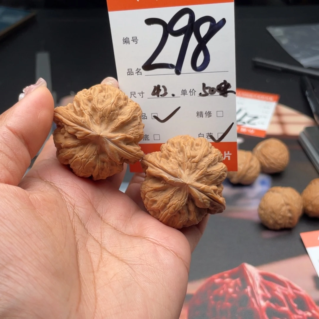 文玩核桃把件43尺寸红锦鲤