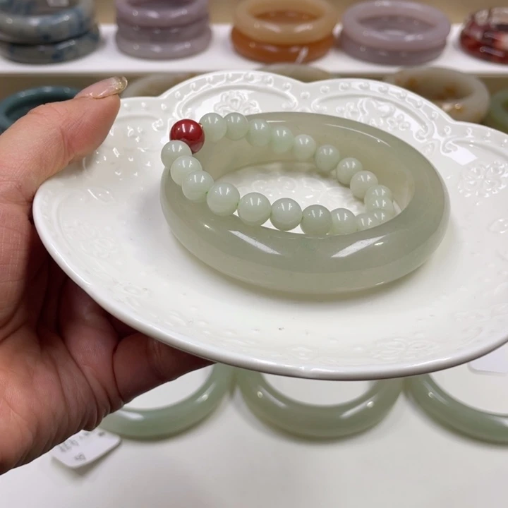 石英质玉手镯未镶嵌