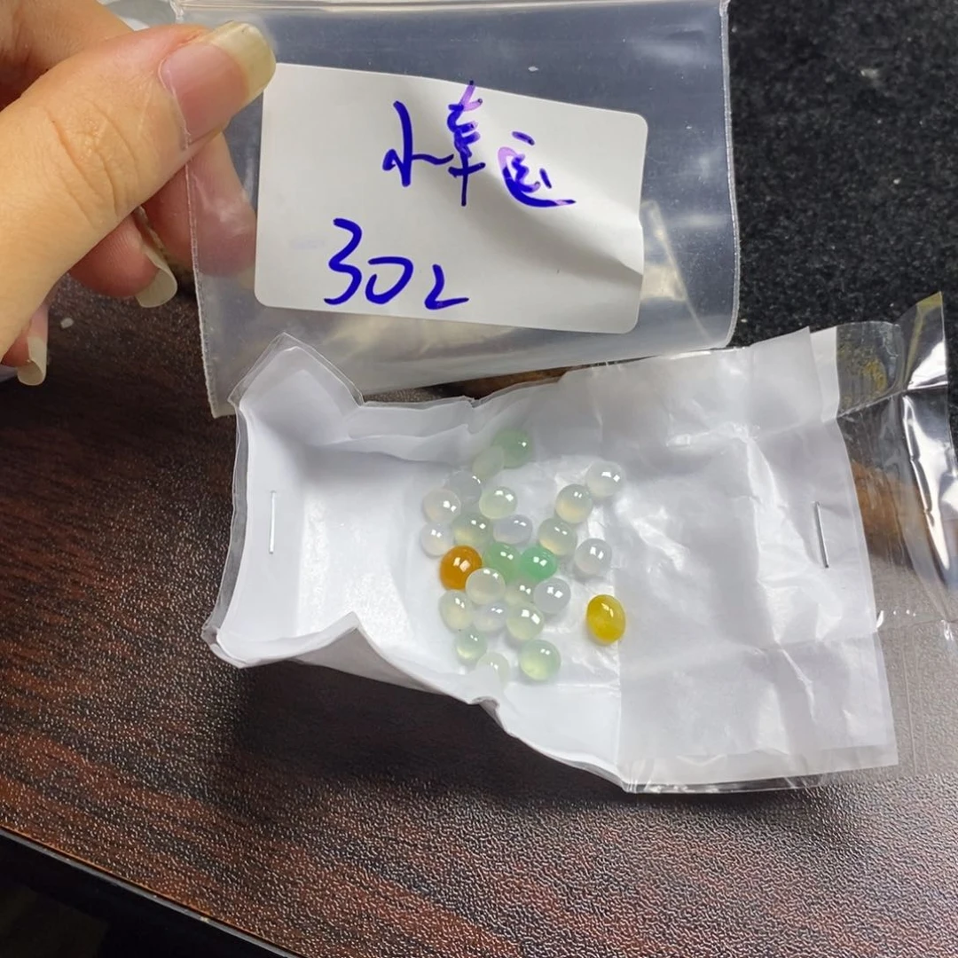 定制翡翠未镶嵌小**?翡翠