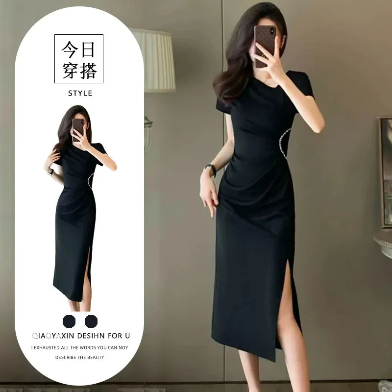 超好看赫本斜领镶钻连衣裙女2025夏季高级感黑色收腰包臀开叉长裙