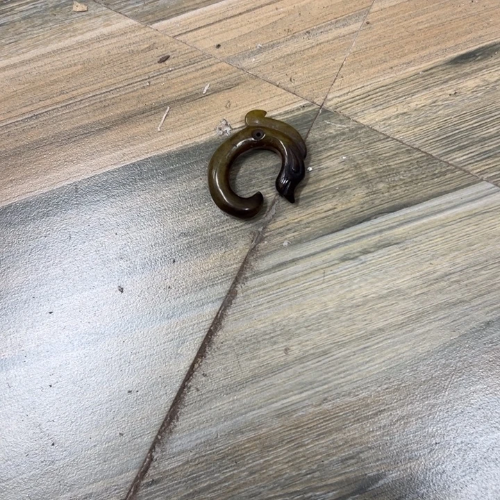 上***水和田玉（黄玉）未镶嵌挂件