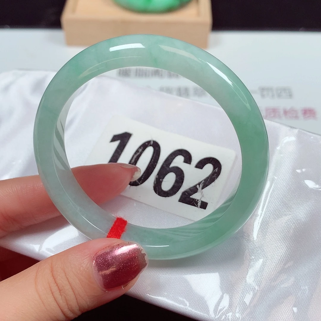 翡翠未镶嵌手镯1062