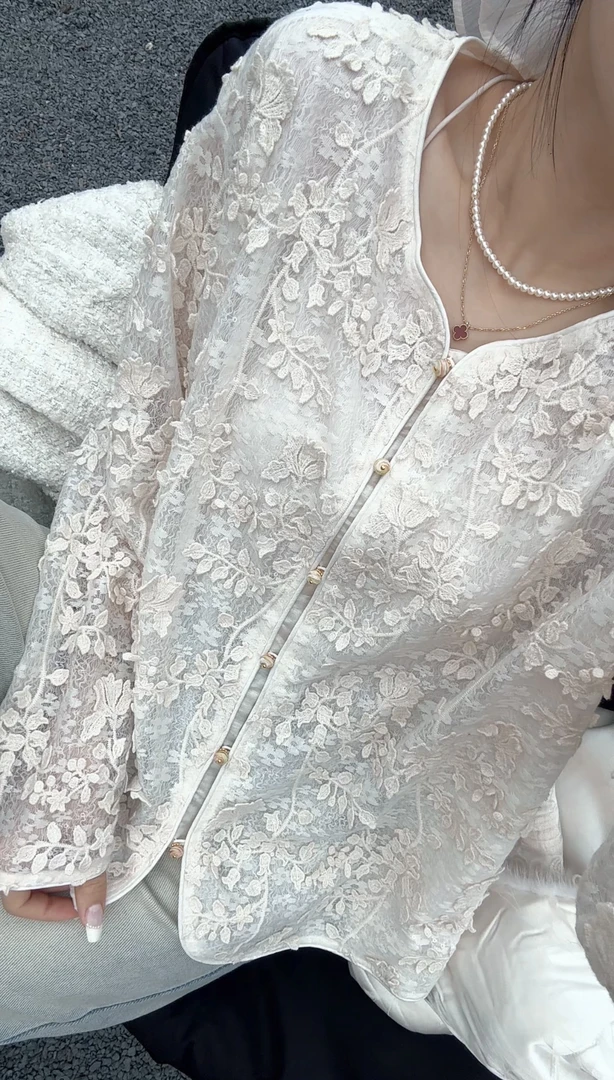 526圆领开衫外套蕾丝镂空显瘦遮肉