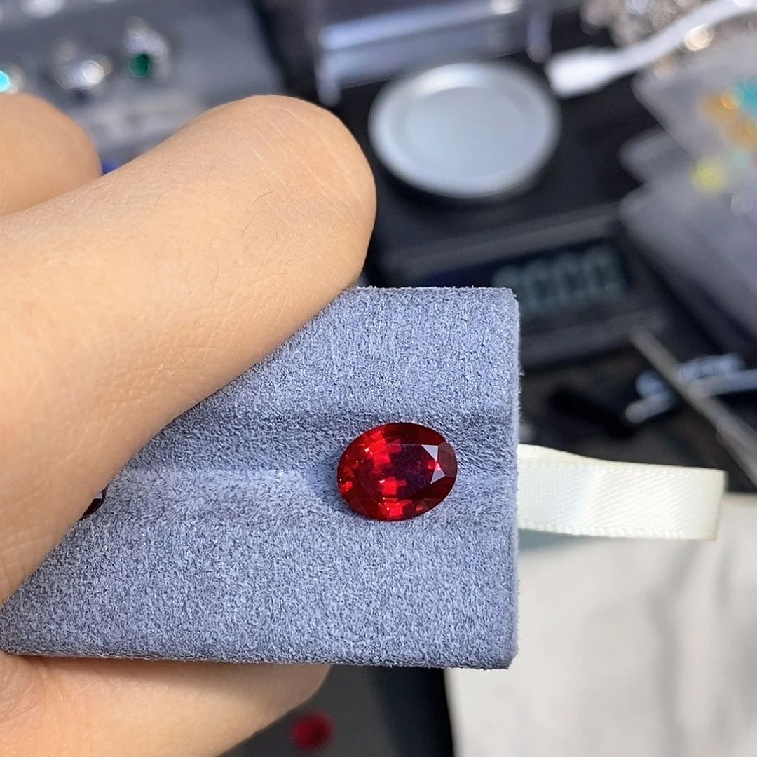 裸石合成（培育）红宝石于****e微微瑕不退换