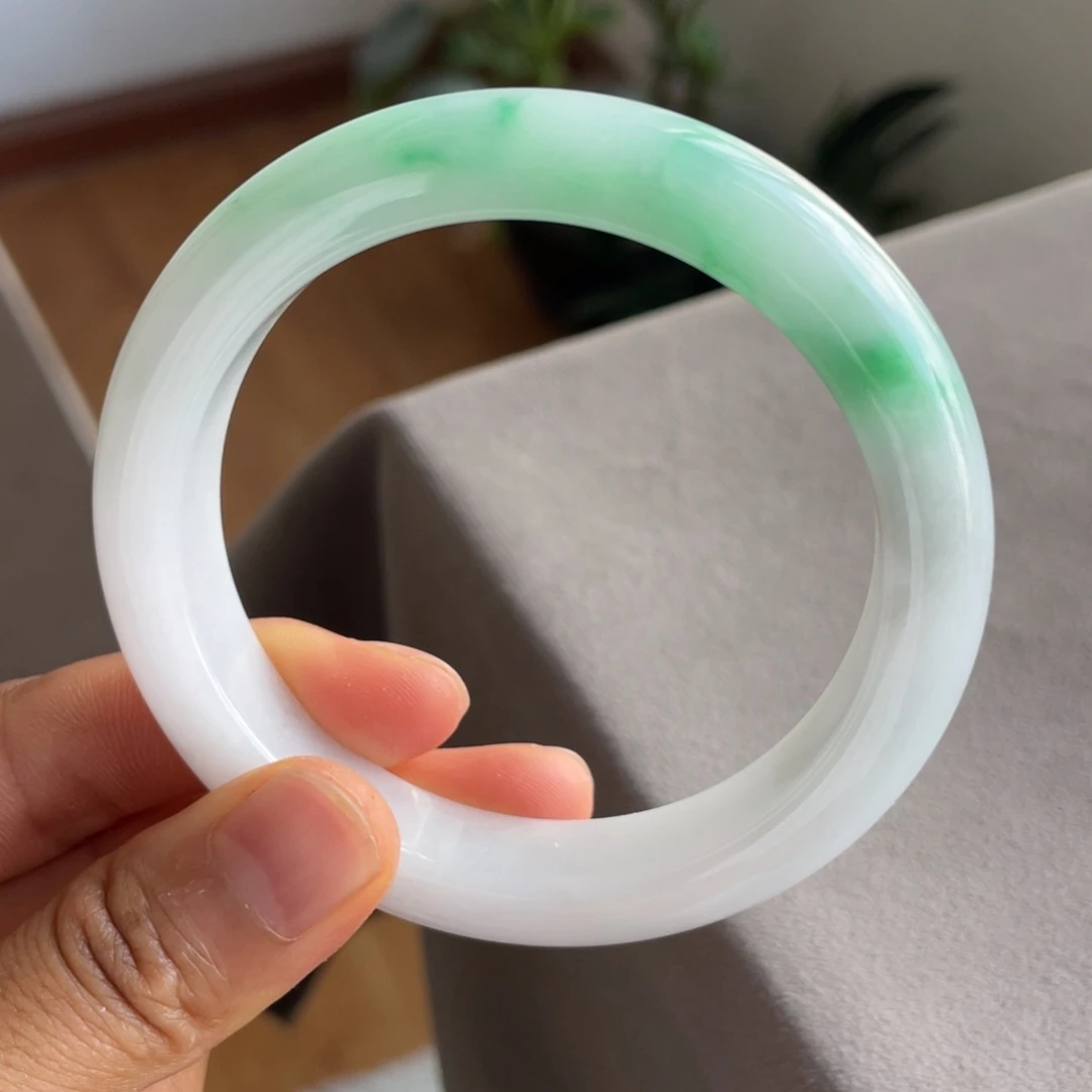 未镶嵌手镯翡翠白底青