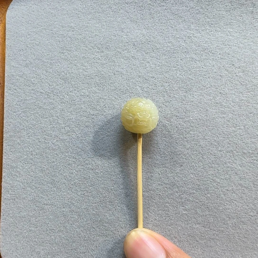 和田玉未镶嵌颈饰糖白龙珠通孔