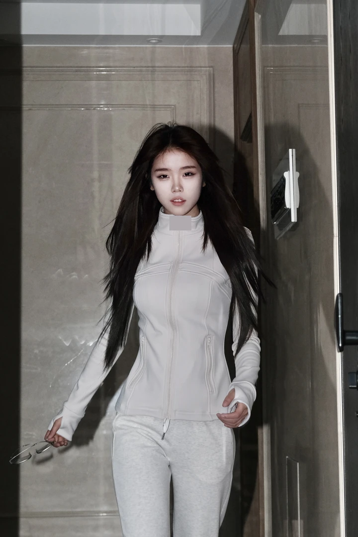 *尹千金*【建模双C】立领修身显瘦户外运动休闲女加绒瑜伽服W257597