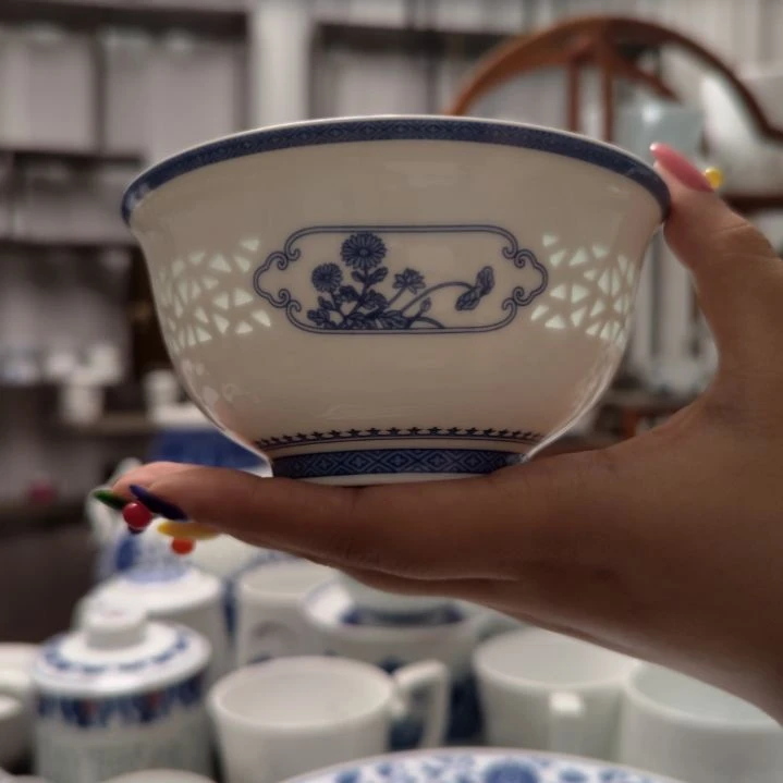 青花瓷四时吉祥4.5寸饭碗一个