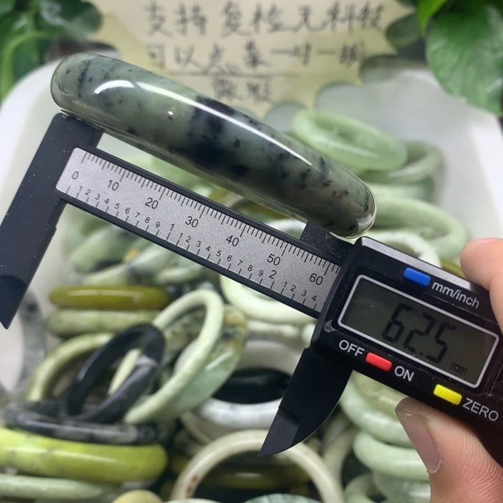 蛇纹石玉未镶嵌手镯11