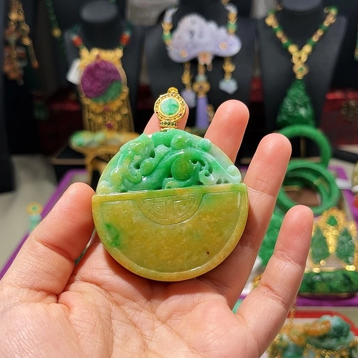 【闪购商品】翡翠吊坠(赠链)未镶嵌翡翠