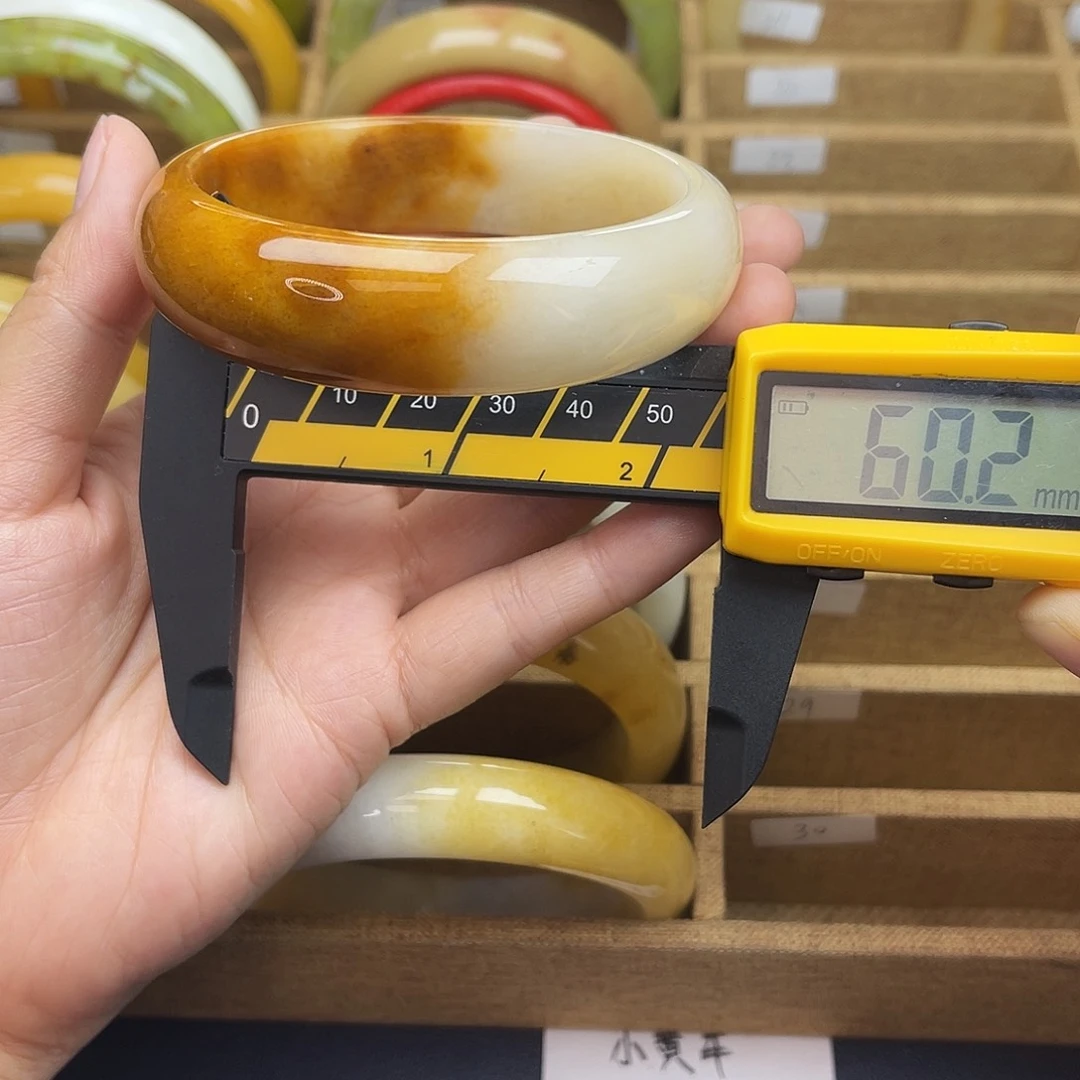未镶嵌石英质玉（黄龙玉）手镯福利买三再送一件22号