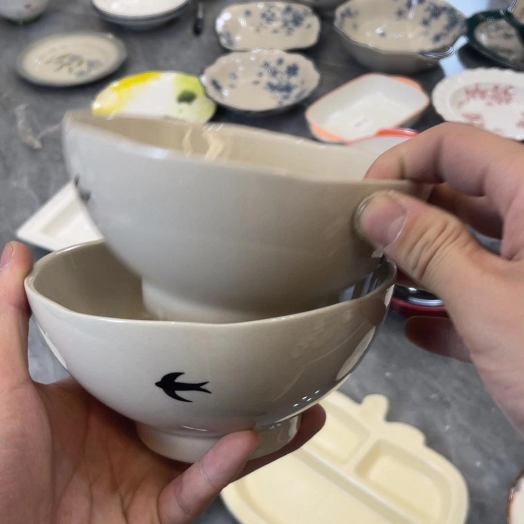 陶瓷微瑕餐具介意勿拍，满18飞！