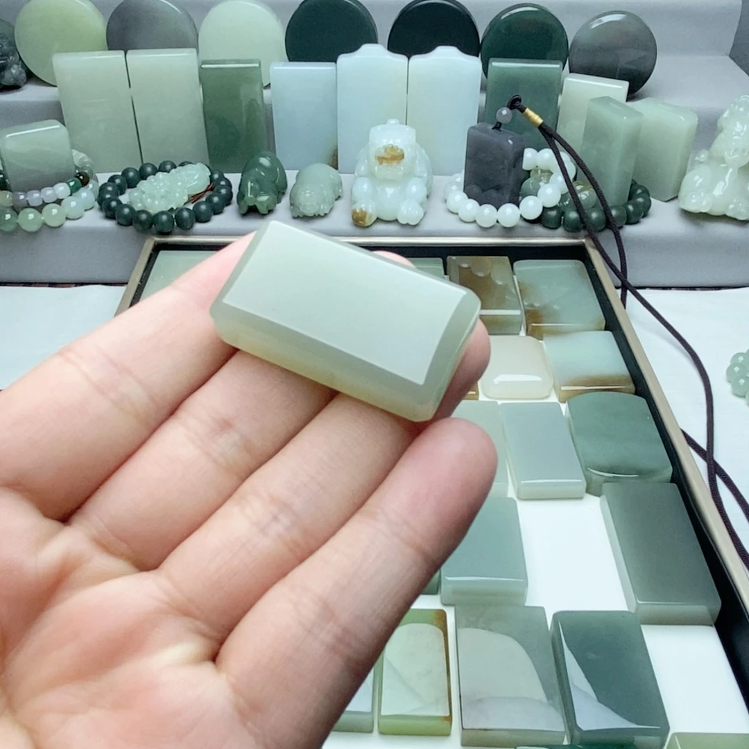 和田玉颈饰未镶嵌麦**菜