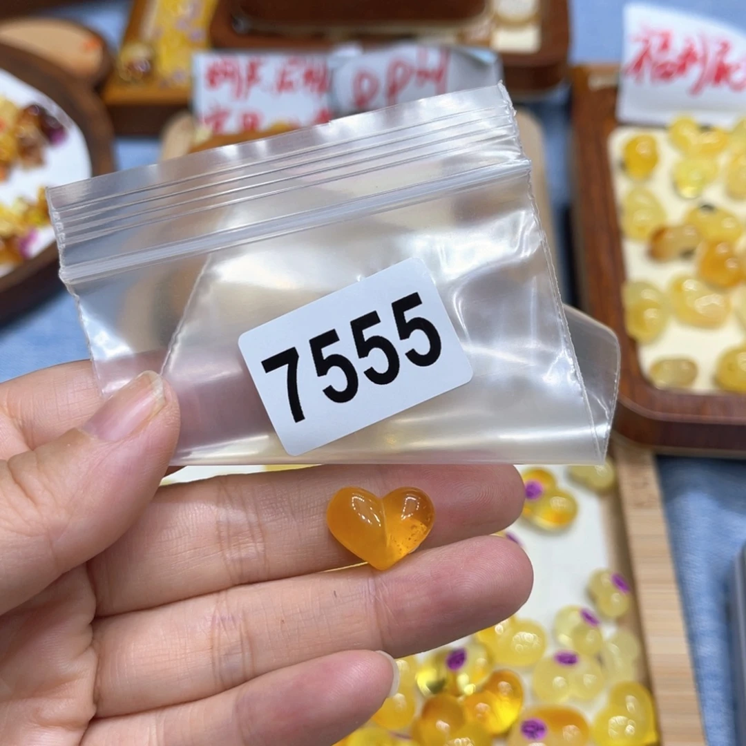 未镶嵌琥珀珠宝奇石