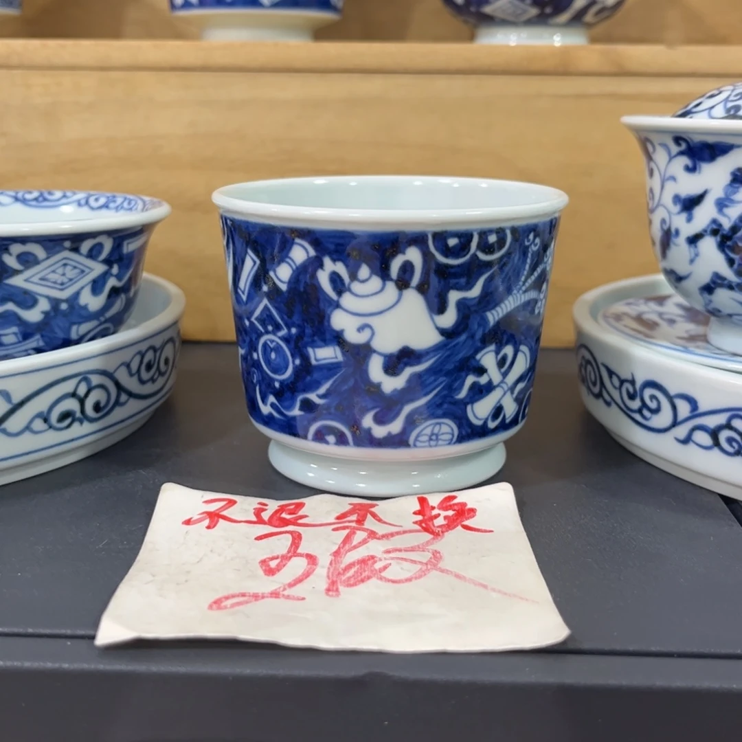 手绘仿元蓝底杂宝马蹄杯