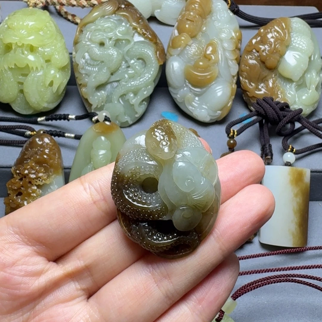 颈饰未镶嵌和田玉