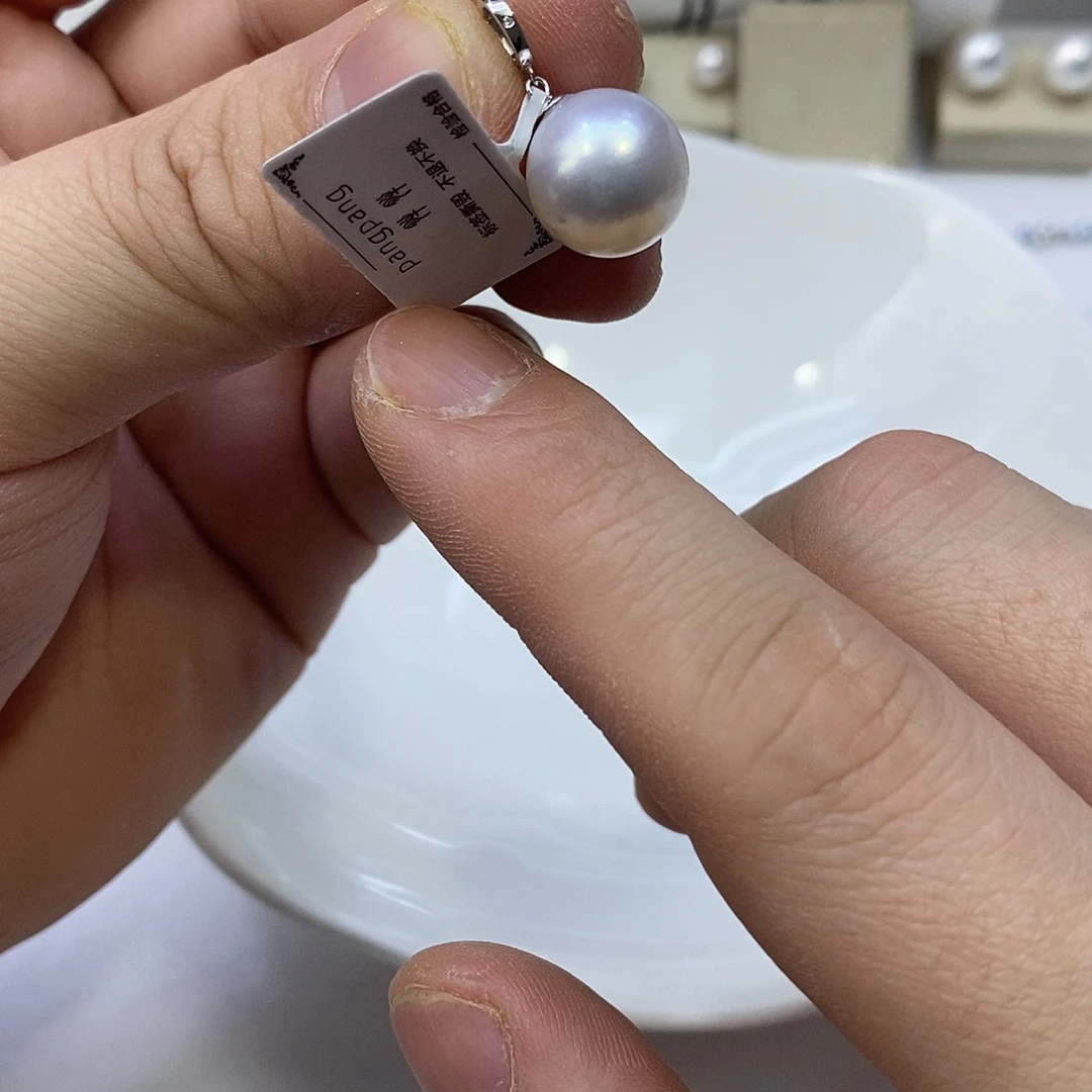 18K金镶嵌海水珍珠颈饰