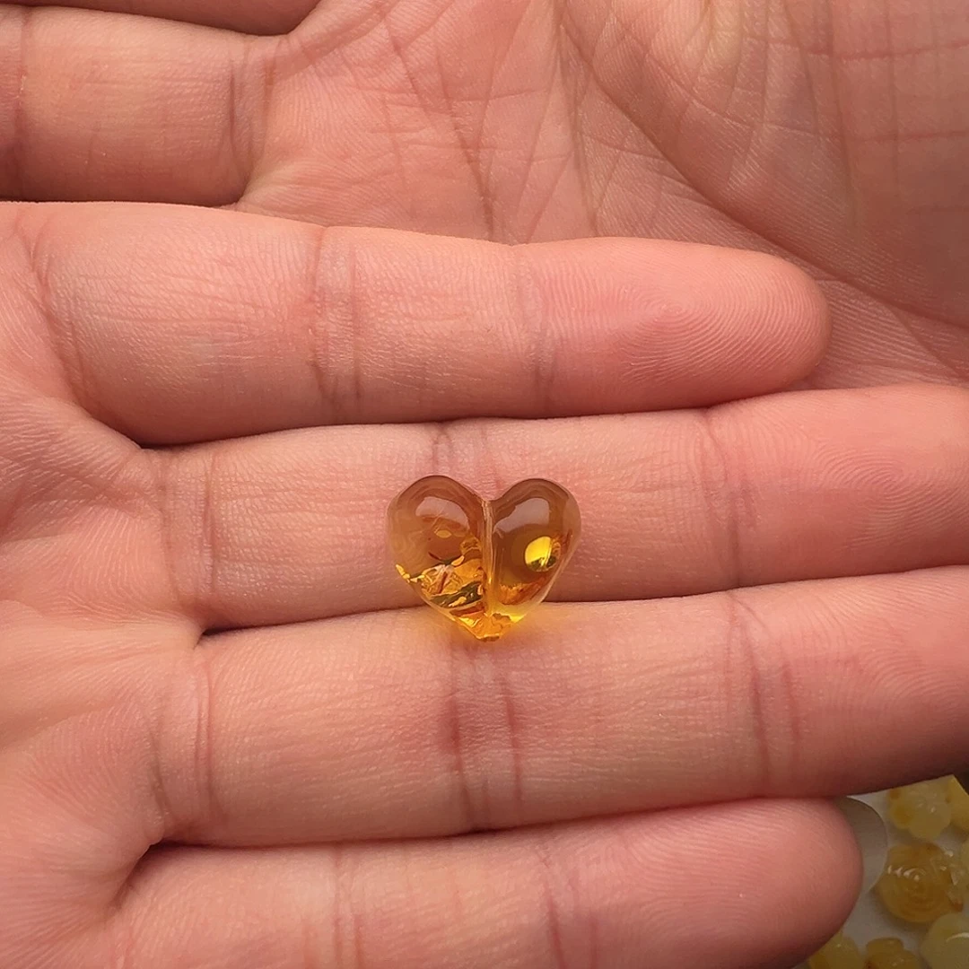 蜜蜡未镶嵌颈饰花珀屁桃（打孔不退换）