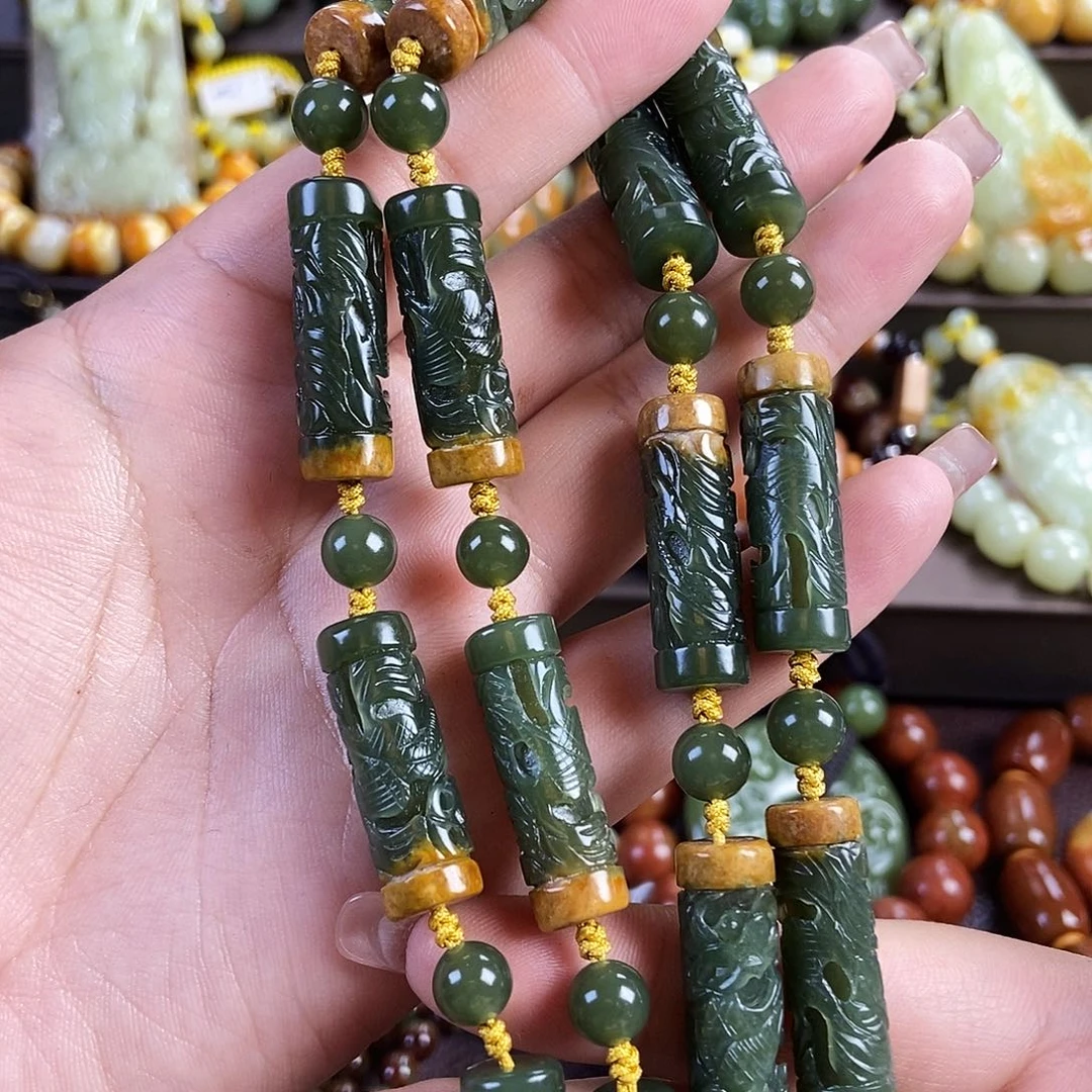 透闪石质玉未镶嵌颈饰