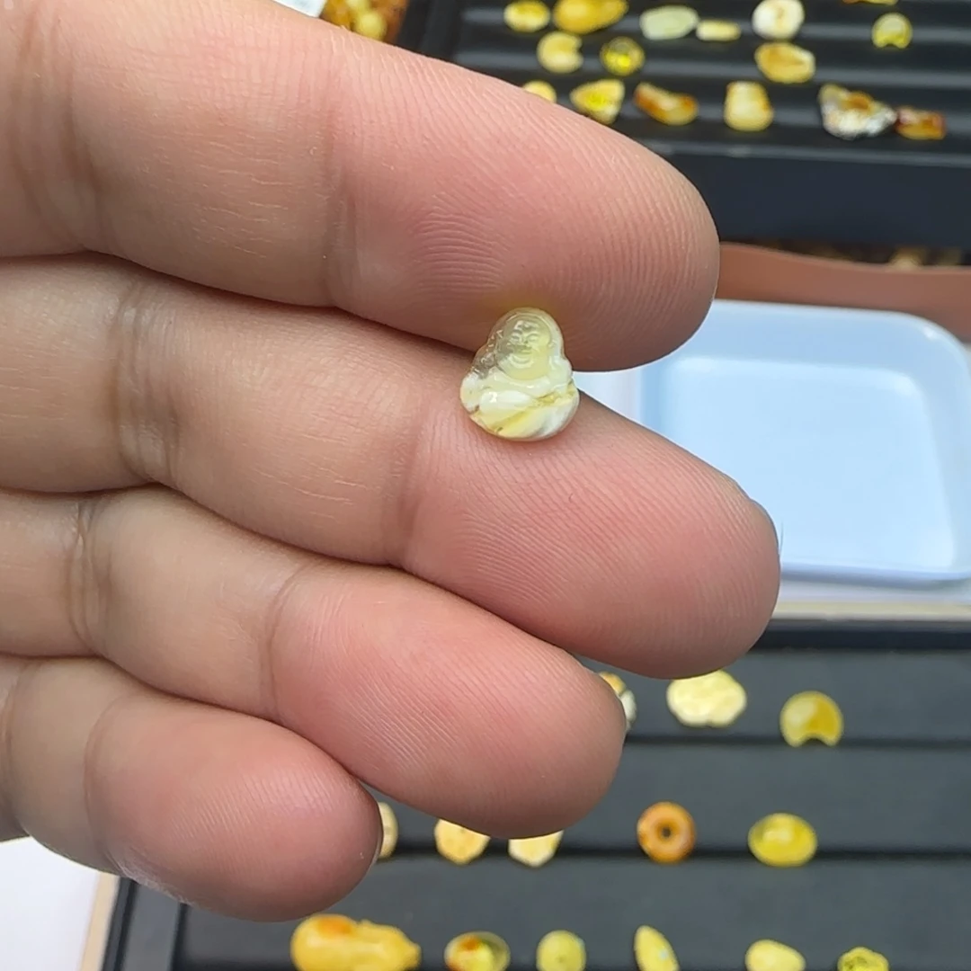 阿***吃琥珀未镶嵌裸石佛