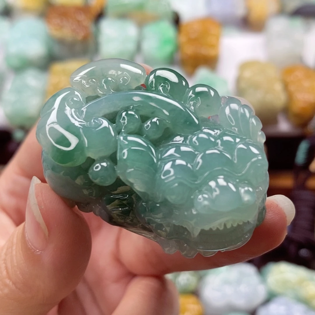 翡翠未镶嵌颈饰貔貅