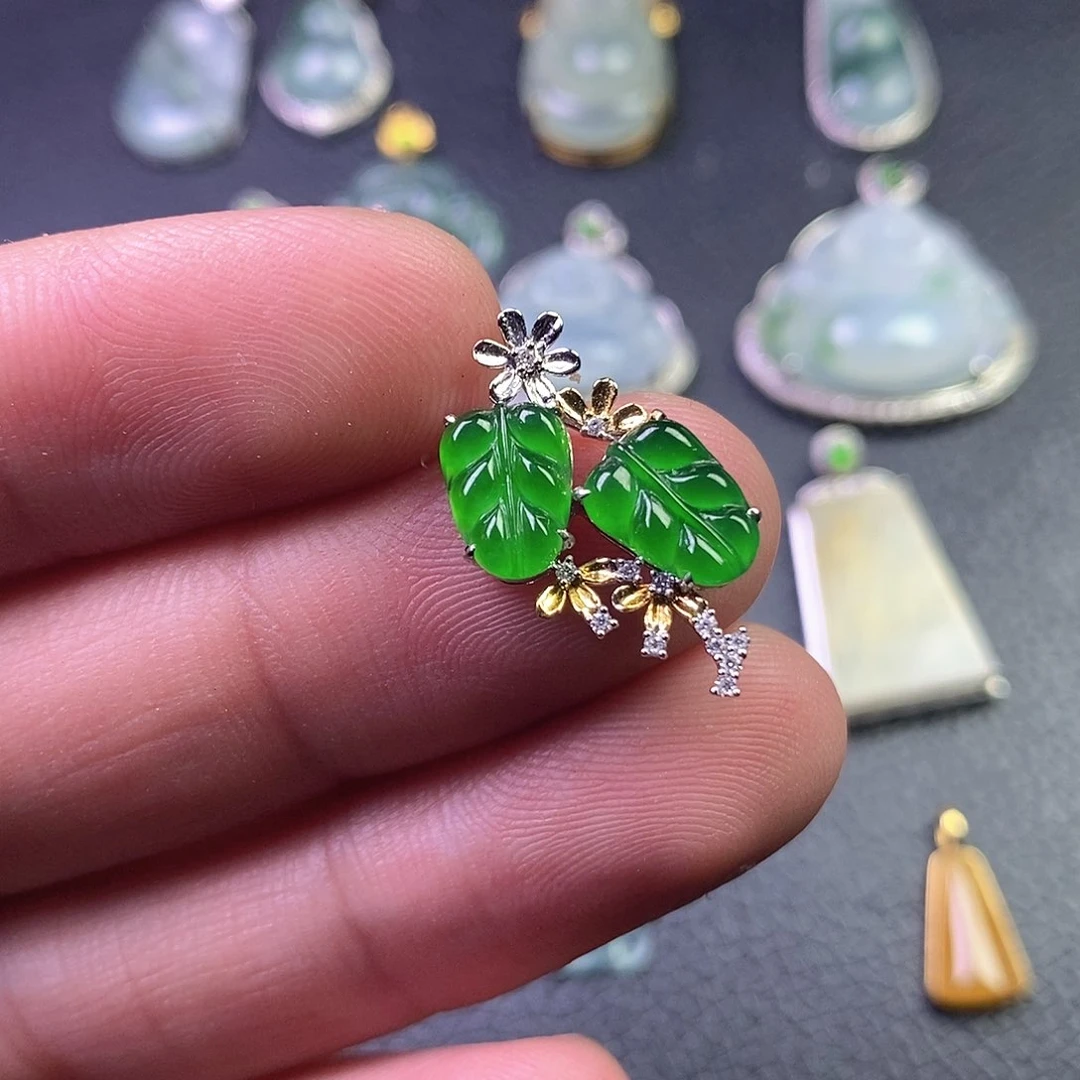 颈饰18K金镶嵌翡翠精****制