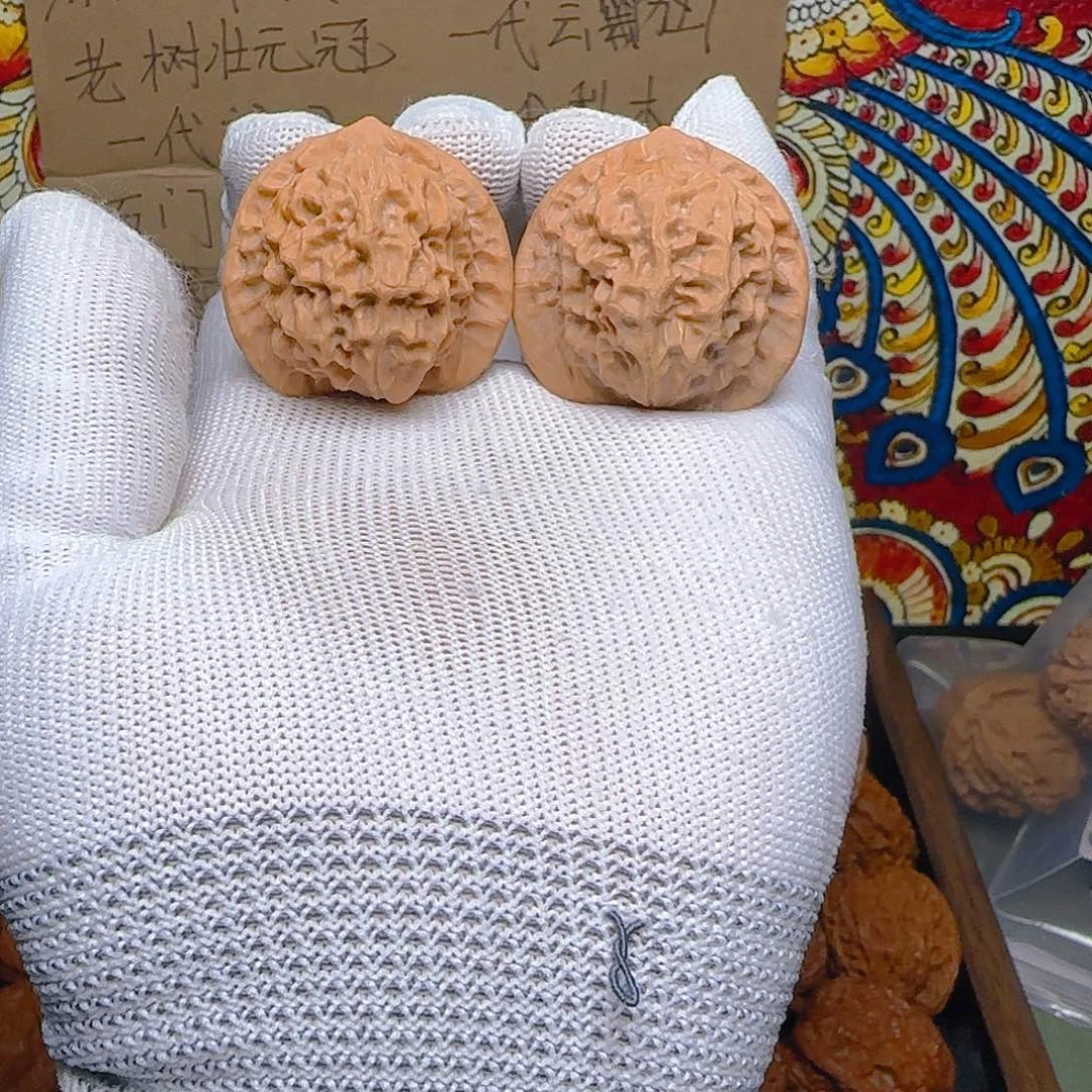 文玩核桃吊坠一代瓷娃娃