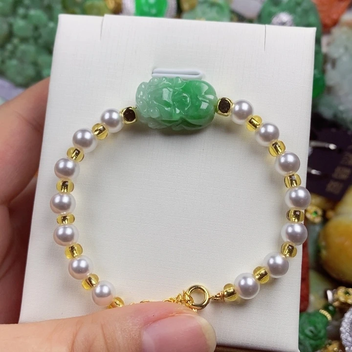 翡翠未镶嵌吊坠(赠链)