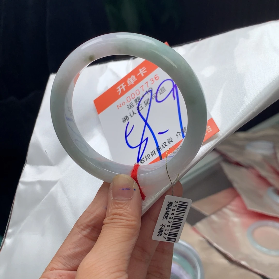 翡翠未镶嵌手镯ux