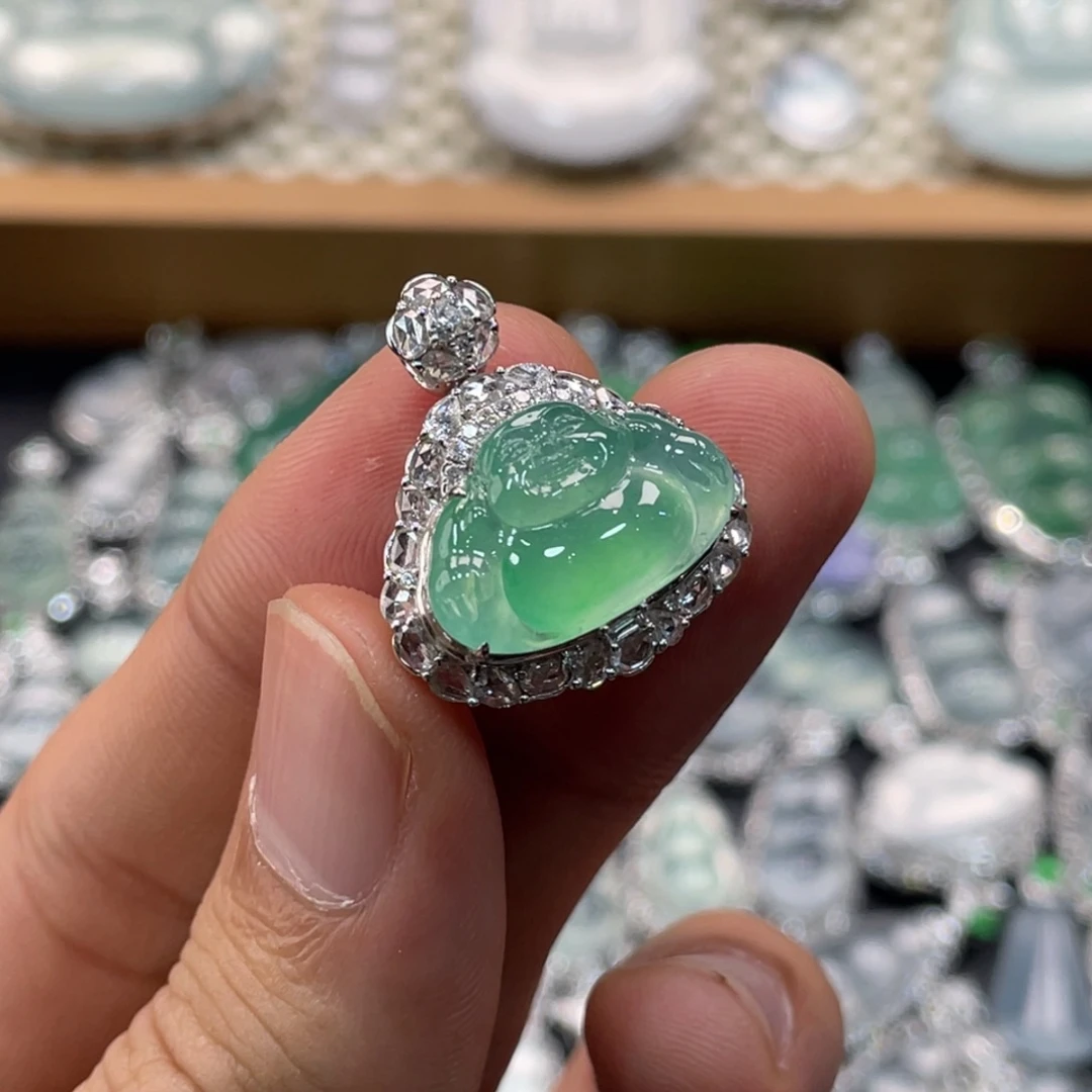 小***红翡翠18K金镶嵌颈饰佛公