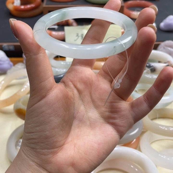 石英岩玉未镶嵌手镯