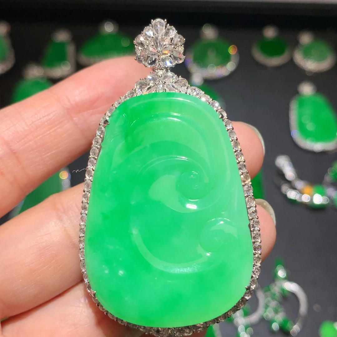 翡翠颈饰18K金镶嵌翡翠