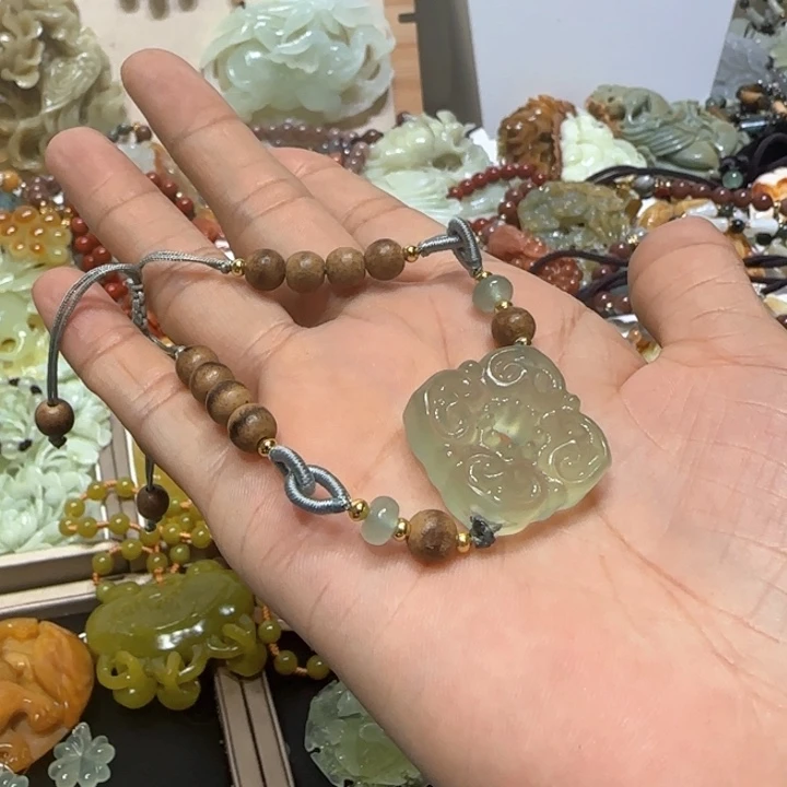 蛇纹石玉未镶嵌吊坠