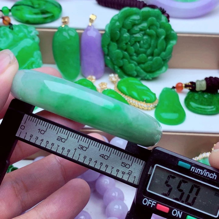 翡翠未镶嵌手镯…．．