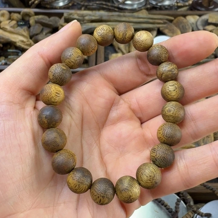 沉香碎屑沉香白奇楠沉香1.0cm8.3克