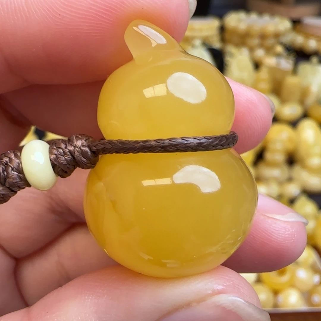琥珀未镶嵌套链天然俄料鸡油黄蜜蜡葫芦吊坠