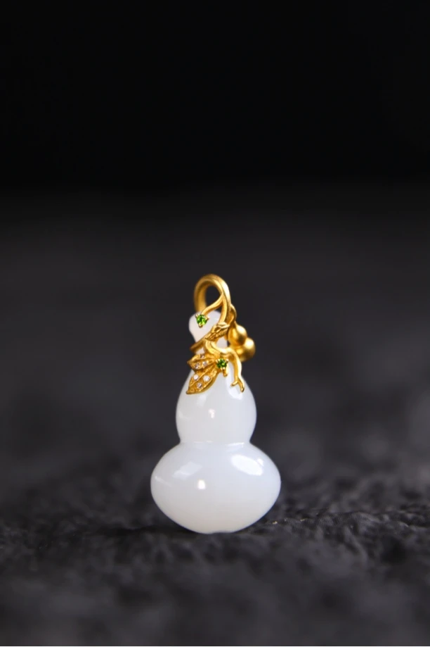 新疆和田白玉镶金葫芦