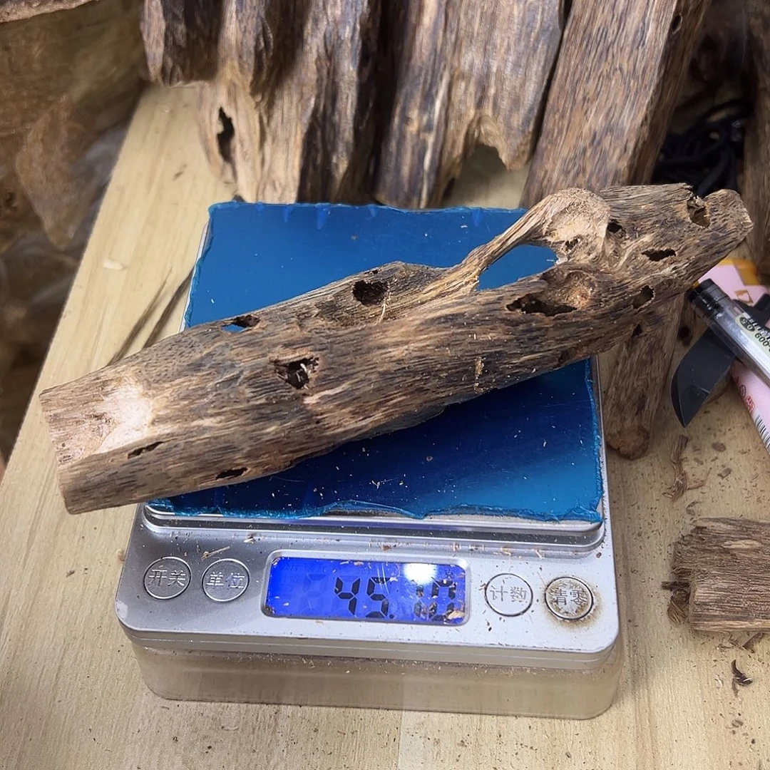 香料绿奇楠虫漏45克蓝宝石