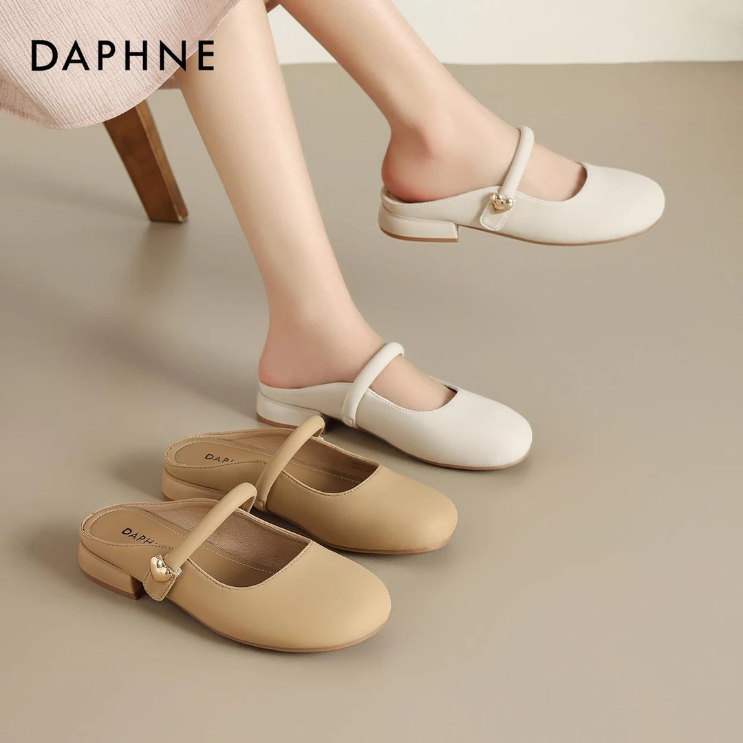 达芙妮夏季新款少女风穆勒鞋粗跟圆头小皮鞋纯色包头一脚蹬低跟牛
